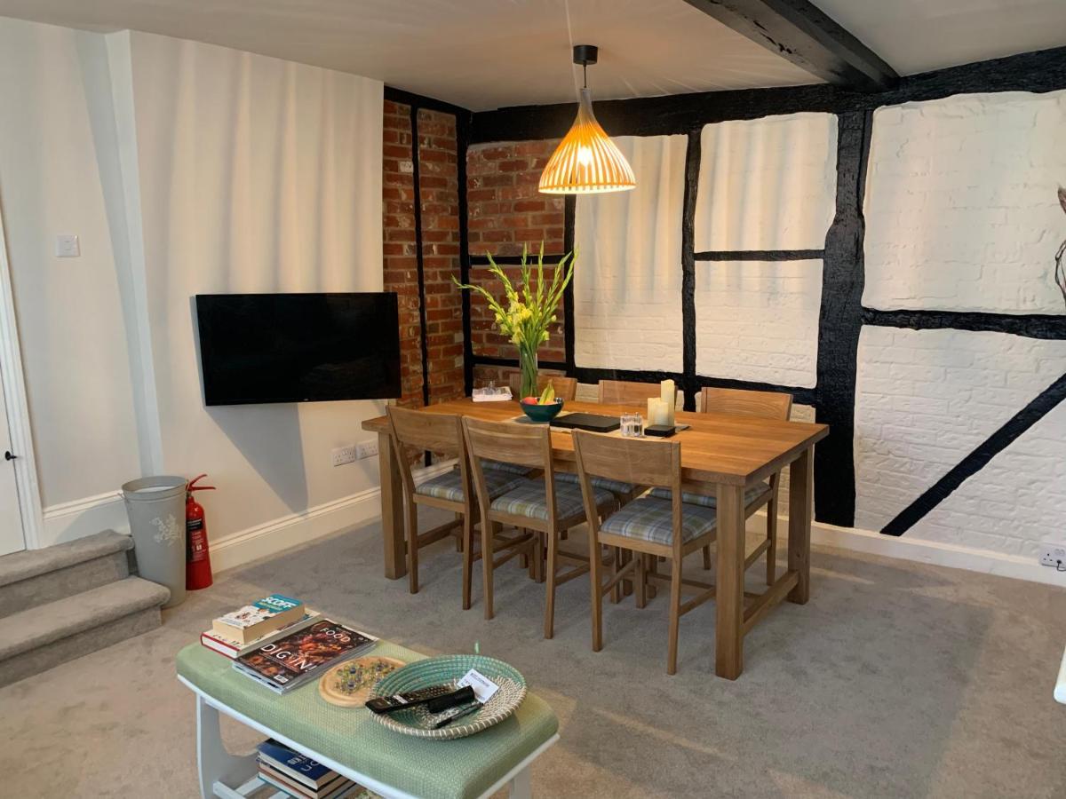 Hideaway Holiday Apartment Salisbury Esterno foto